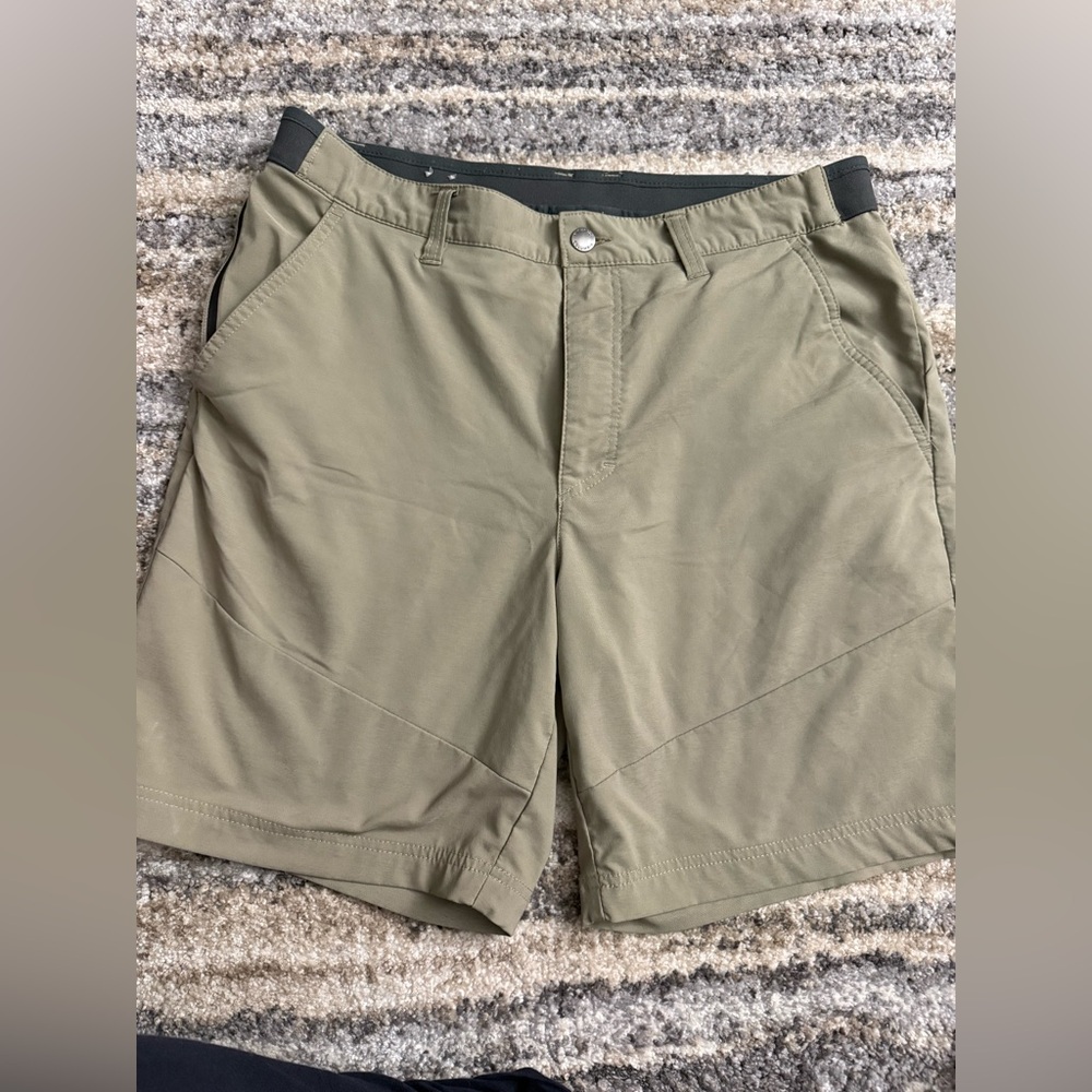Columbia Men's Tan Hybrid Stretch Shorts with Elastic Waist Panels